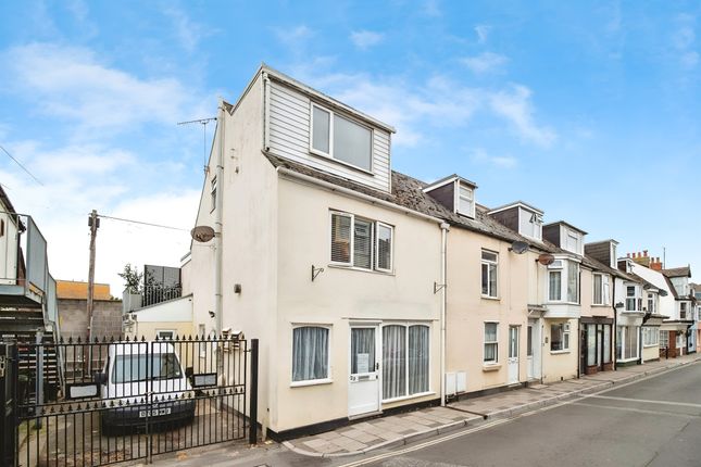4 bedroom end of terrace house for sale