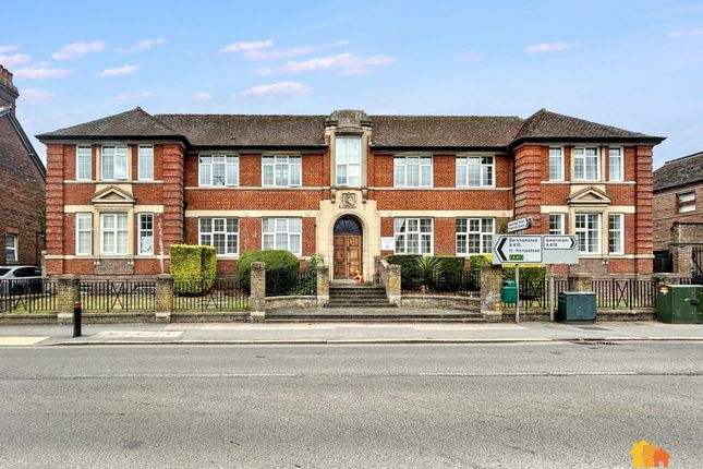 Broad Street, Copsham House, HP5 1 bed flat for sale