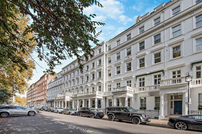 Lowndes Square, London SW1X 2 bed flat for sale