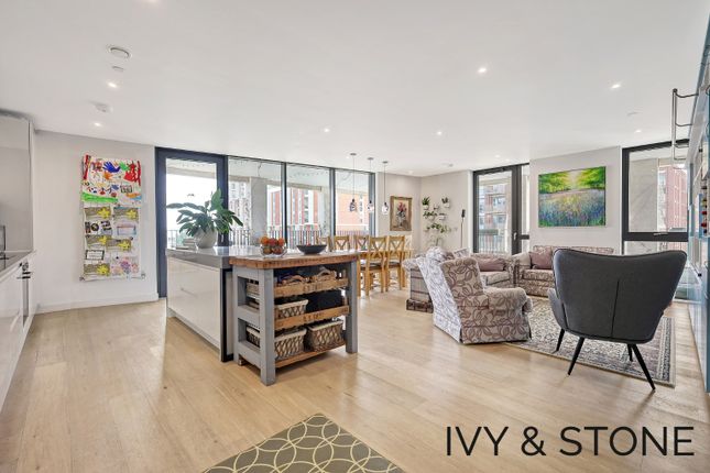 4 Schooner Road, London, Greater... 3 bed apartment for sale