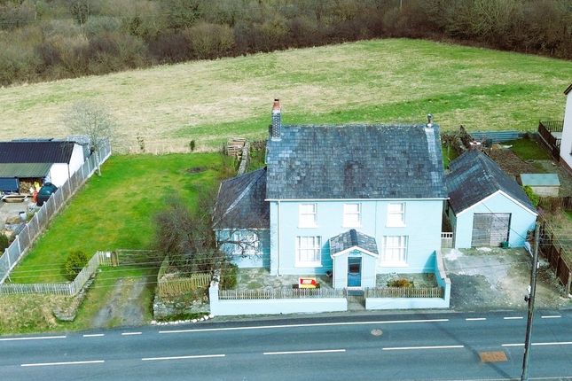 Llanybydder, Llanybydder, SA40 3 bed detached house for sale