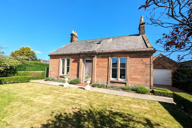 5 bed detached house