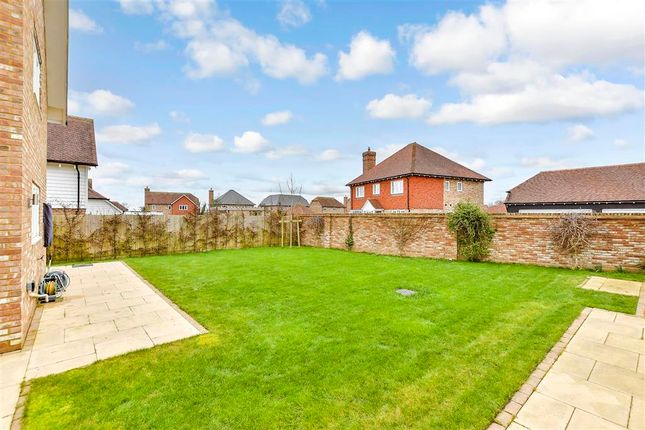 4 bed detached house