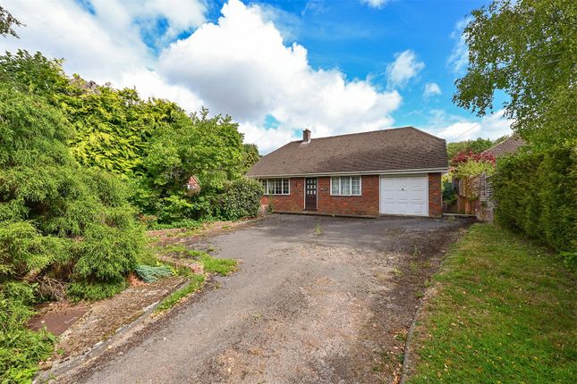 Hazeley Bottom, Hook RG27 2 bed bungalow for sale