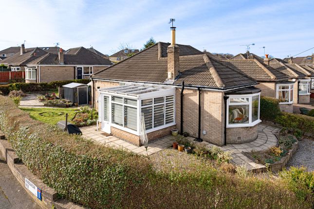 Kingswear Grove, Leeds, West Yorkshire 2 bed bungalow for sale