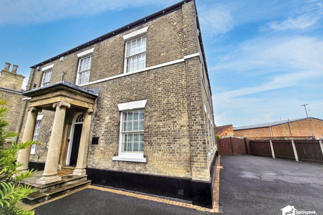 6 bedroom detached house for sale
