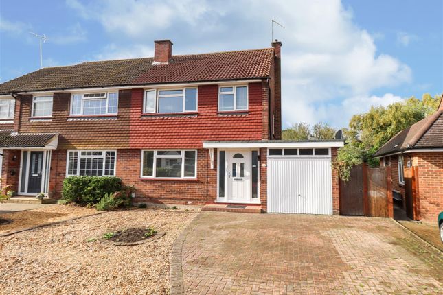 Chesilton Crescent, Church Crookham GU52 3 bed semi