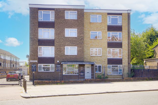 Chiltern Court, Bowes Road, London N11 1 bed flat for sale