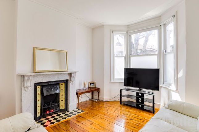 Daubeney Road, E5 3 bed terraced house for sale