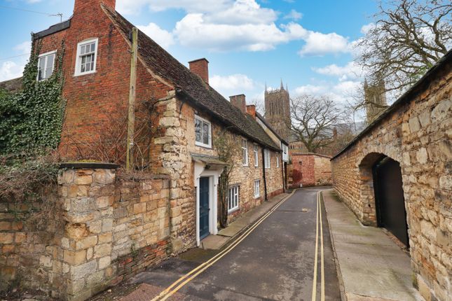 5 bedroom semi-detached house for sale