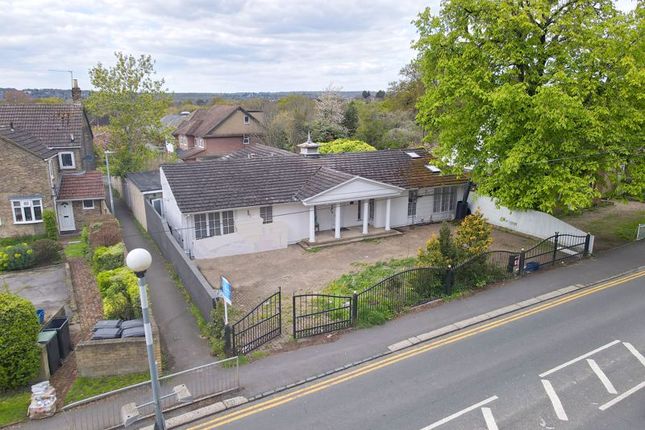 High Road, Chigwell IG7 4 bed detached house for sale
