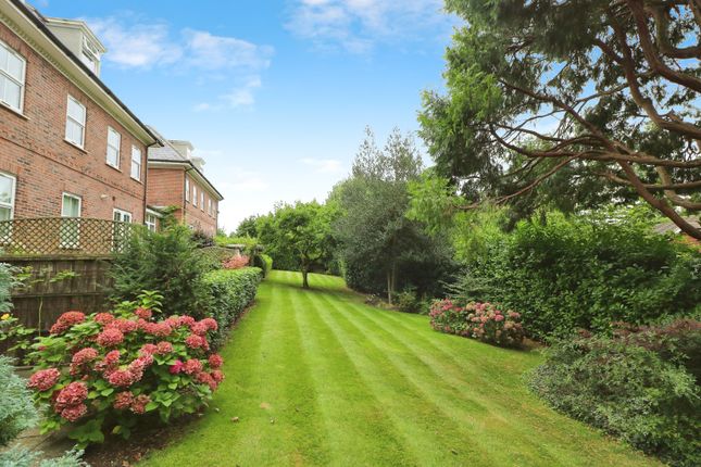 Wendover Lodge, Welwyn, Herts, AL6 3 bed apartment for sale