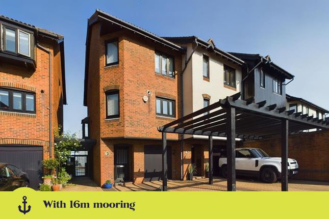 Calshot Court, Ocean Village, SO14 3 bed townhouse for sale