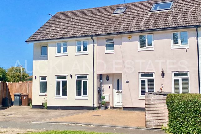 Dugdale Hill Lane, Potters Bar EN6 3 bed end of terrace house for sale