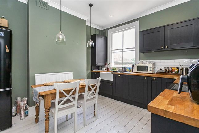Garratt Lane, London, SW18 1 bed apartment for sale