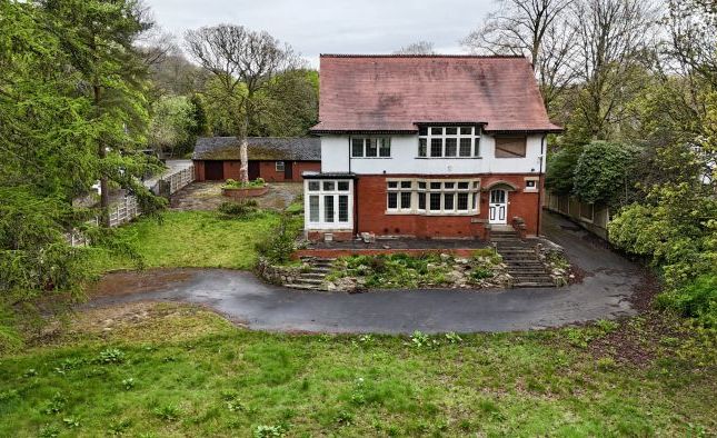5 bed detached house