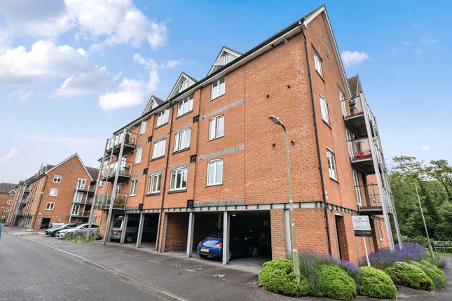 The Lamports, Alton, Hampshire, GU34 2 bed flat for sale