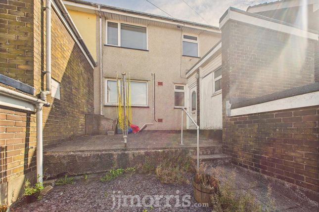 End of terrace house for sale