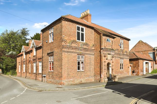 5 bed detached house