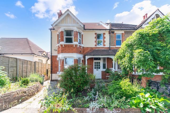6 bed semi-detached house