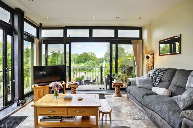 Farleigh Bridge, East Farleigh, ME16 2 bed detached house for sale