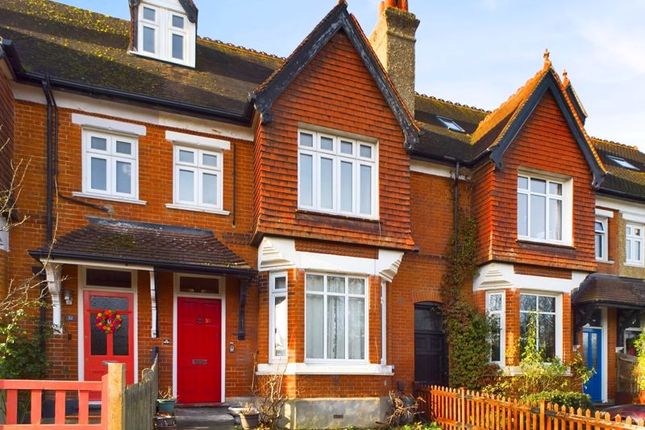 DOWNS ROAD, COULSDON 2 bed apartment for sale