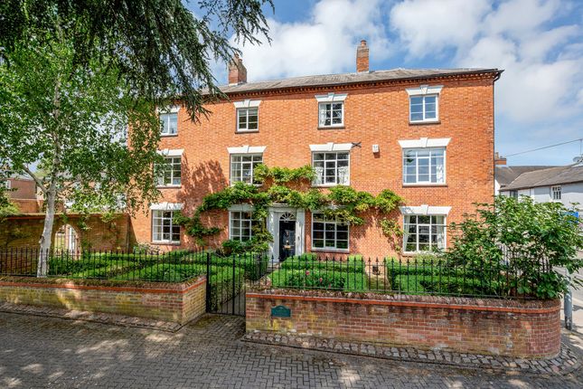 6 bedroom detached house for sale