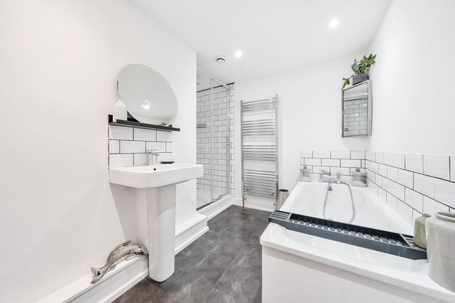 London Road, Teynham, ME9 2 bed terraced house for sale