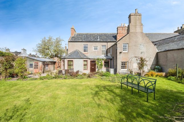 5 bedroom semi-detached house for sale