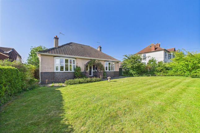 Charming 1930s bungalow in... 3 bed detached bungalow for sale