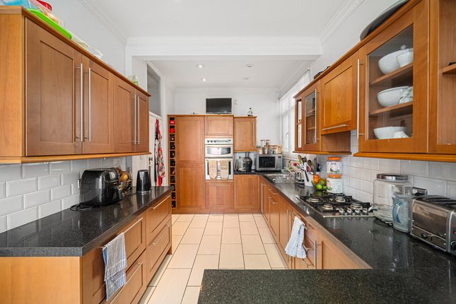 5 bedroom semi-detached house for sale