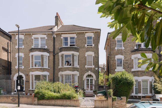 6 bed semi-detached house