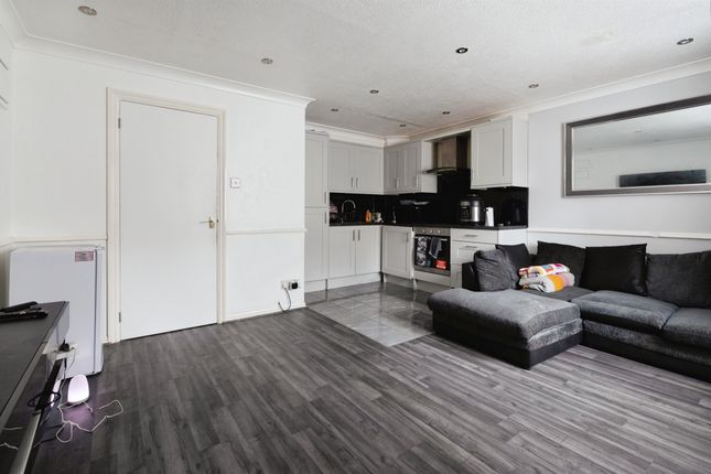 2 bedroom ground floor flat for sale