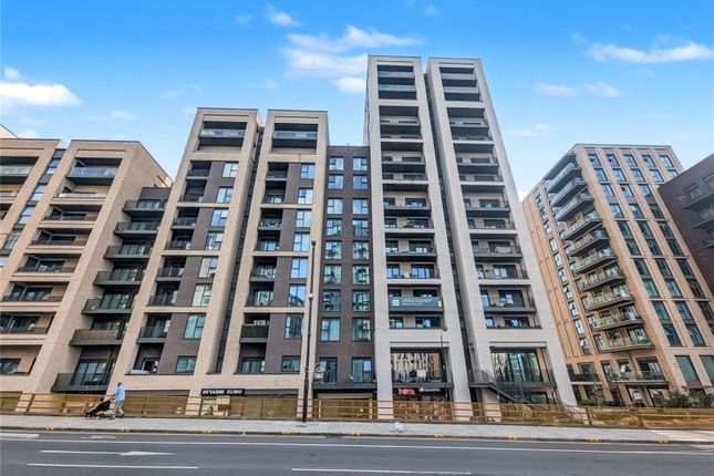 Peto Street North, London, E16 2 bed apartment for sale