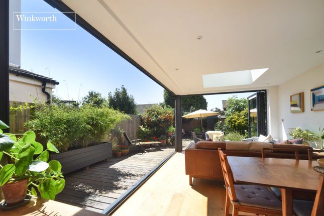 Hampton Road, Worcester Park, KT4 4 bed semi