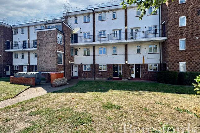 Victor Approach, Hornchurch, RM12 2 bed maisonette for sale