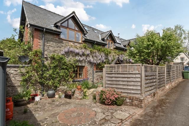 Cusop Dingle,  Herefordshire,  HR3 4 bed barn conversion for sale