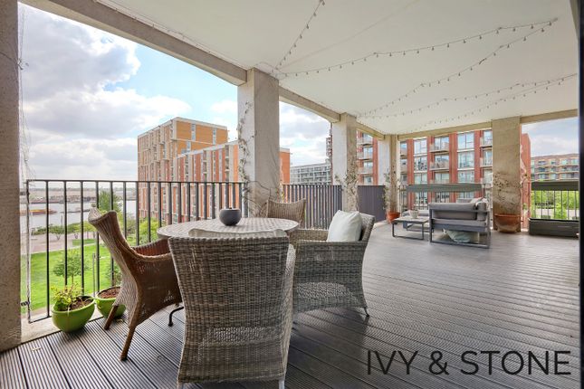 4 Schooner Road, London, Greater... 3 bed apartment for sale