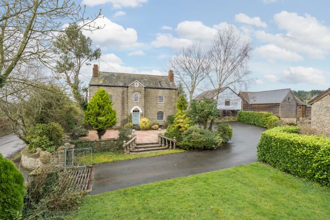 5 bed detached house