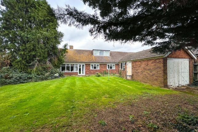 Redland Gardens, West Molesey KT8 4 bed semi