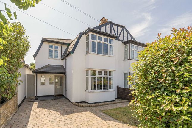 Broad Lane, Hampton TW12 4 bed house for sale