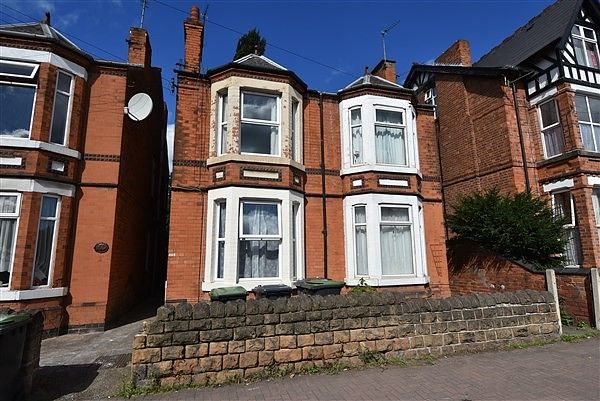 Queens Road, Beeston, NG9 2BD 3 bed semi