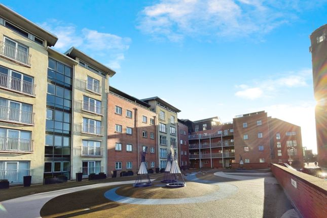 3 bedroom flat for sale
