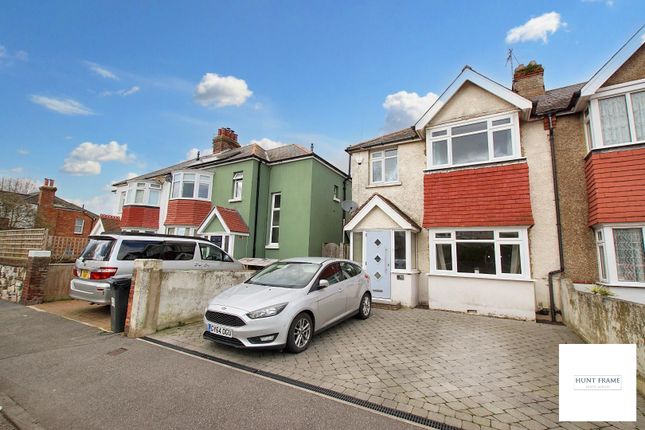 Ringwood Road, Eastbourne BN22 3 bed semi