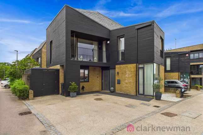 Langdale Street, Harlow CM17 4 bed detached house for sale