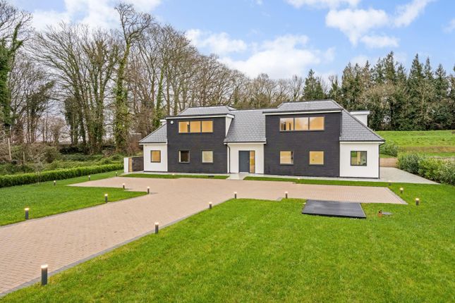 5 bed detached house