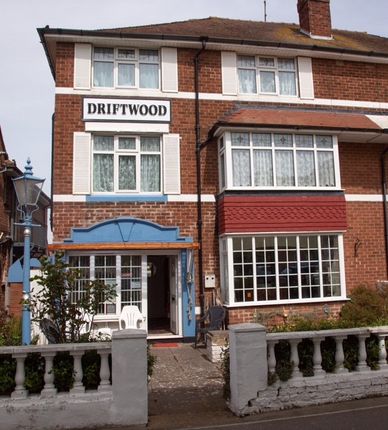 Scarbrough Avenue, Skegness, PE25 8 bed semi
