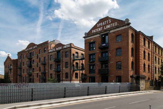 Morris Road, London, E14 3 bed flat for sale