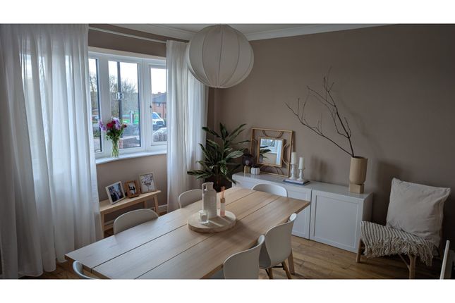 3 bedroom semi-detached house for sale