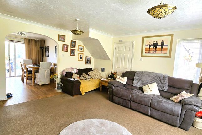 5 bed detached house